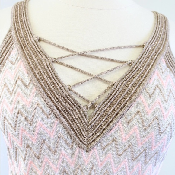 WHITE HOUSE BLACK MARKET Peach Gold Metallic V Neck Sleeveless Zigzag Tank EUC - Picture 15 of 15